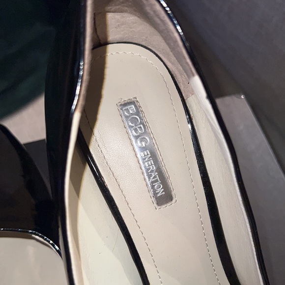 BCBG pointed toe heels - Picture 2 of 4